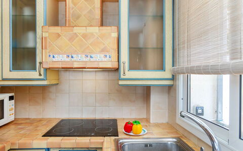 Apartamento Palace: Küche, Countertop, Interior Design, Holz, Küchengerät, Spüle, Cabinetry, Flooring, Major Appliance, Zuhause
