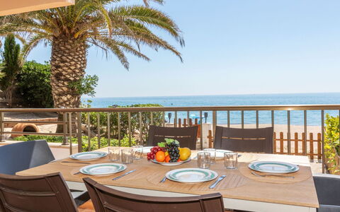 Apartamento Palace: Möbel, Holz, Stuhl, Tabelle, Meer, Flooring, Fussboden, Küche & Esszimmer Tisch, Resort, Eco Hotel