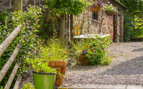 Stables Cottage: Weiss, Schriftart, Nummer
