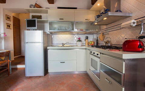 Massarosa 890: Countertop, Zimmer, Cabinetry, Küche, Eigentum, Möbel, Interior Design, Fussboden, Gebäude, Herd