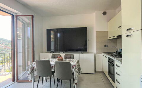 Alessandro: Möbel, Interior Design, Flooring, Zimmer, Fussboden, Wohnung, Stuhl, Decke, Tabelle, Zuhause