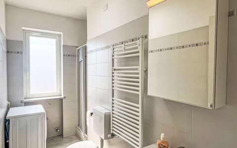 Alessandro: Flooring, Wand, Fussboden, Armatur, Interior Design, Badezimmer, Toilette, Toilleten Sitz, Zimmer, Installation