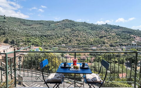 Alessandro: Balkon, Stuhl, Gartenmöbel, Tisch Im Freien, Zimmerpflanze, Kaffetisch, Zaun, Eco Hotel, Küche & Esszimmer Tisch, Blumentopf