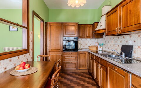 Family Home: Interior Design, Cabinetry, Holz, Flooring, Küche, Möbel, Decke, Fussboden, Countertop, Zimmer
