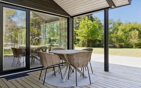 Ingalil - 825M from the Sea: Holz, Veranda, Deck, Hartholz, Schatten, Holzboden, Gartenmöbel, Terrasse, Outdoor Struktur, Stuhl