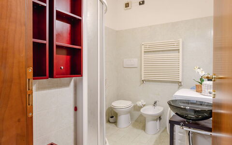 Corte Marina Apartment: Armatur, Flooring, Interior Design, Fussboden, Sinken, Zimmer, Installation, Zapfhahn, Bad Sink, Badezimmer