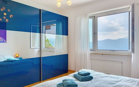 Apt.woka: Blau, Interior Design, Flooring, Fussboden, Schlafzimmer, Möbel, Decke, Zimmer, Bett, Wohnung