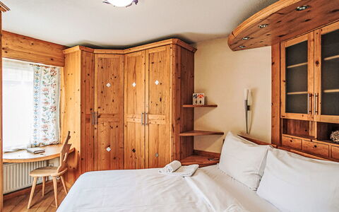 Casa Allgäu: Holz, Interior Design, Schlafzimmer, Decke, Fussboden, Flooring, Möbel, Bett, Zuhause, Zimmer