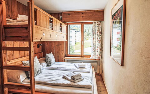 Casa Allgäu: Holz, Interior Design, Schlafzimmer, Möbel, Bett, Flooring, Fussboden, Bettdecke, Zimmer, Decke