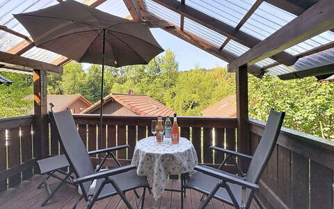Petra: Holz, Veranda, Möbel, Deck, Gartenmöbel, Hartholz, Schatten, Tisch Im Freien, Stuhl, Holzbeize