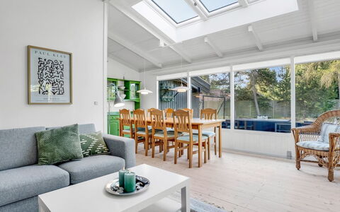 Torkel - 1Km from the Sea: Möbel, Interior Design, Holz, Flooring, Couch, Decke, Fussboden, Wohnzimmer, Tabelle, Stuhl