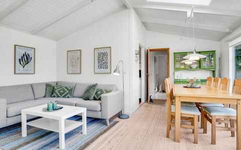 Torkel - 1Km from the Sea: Möbel, Interior Design, Flooring, Holz, Couch, Fussboden, Decke, Wohnzimmer, Tabelle, Zuhause
