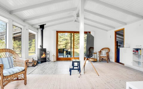 Torkel - 1Km from the Sea: Holz, Flooring, Möbel, Interior Design, Fussboden, Decke, Holzboden, Zuhause, Wohnzimmer, Tür