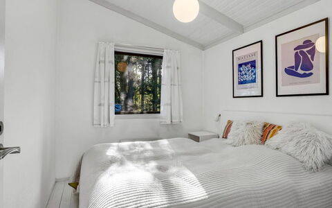 Torkel - 1Km from the Sea: Schlafzimmer, Bett, Interior Design, Bettdecke, Bedding, Decke, Linens, Zuhause, Möbel, Fussboden