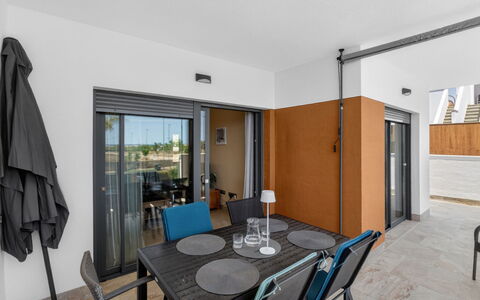 Lamar Resort Vii: Wohnung, Balkon, Eigentumswohnung, Zaun, Gartenmöbel