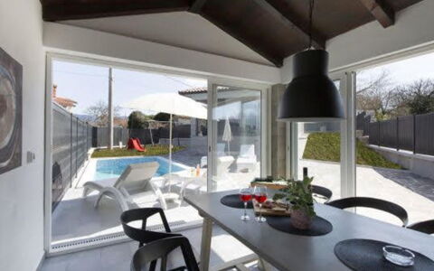 Šimuni: Wohnung, Balkon, Eigentumswohnung, Zaun, Gartenmöbel