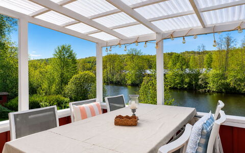 Knäredsdrömmen: Wohnung, Balkon, Eigentumswohnung, Zaun, Gartenmöbel