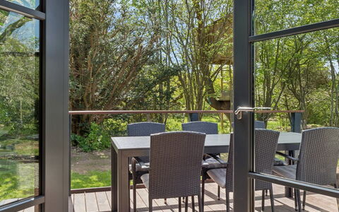 Alika - 700M from the Sea: Holz, Möbel, Stuhl, Gartenmöbel, Veranda, Tabelle, Tisch Im Freien, Küche & Esszimmer Tisch, Deck, Hartholz