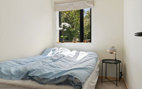 Alika - 700M from the Sea: Bett, Schlafzimmer, Interior Design, Möbel, Bedding, Wand, Bettdecke, Linens, Holz, Textil