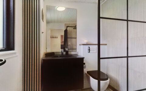 Alika - 700M from the Sea: Wand, Interior Design, Flooring, Fussboden, Light Fixture, Armatur, Beleuchtung, Decke, Badezimmer, Installation