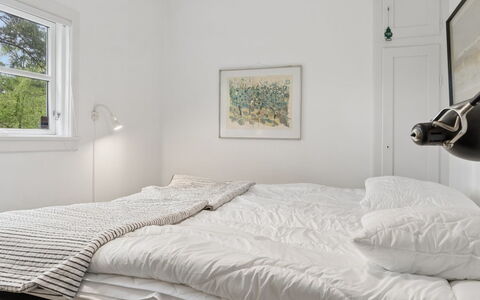 Dalia - 850M from the Sea: Bett, Schlafzimmer, Möbel, Bedding, Bettdecke, Wand, Interior Design, Linens, Fussboden, Decke