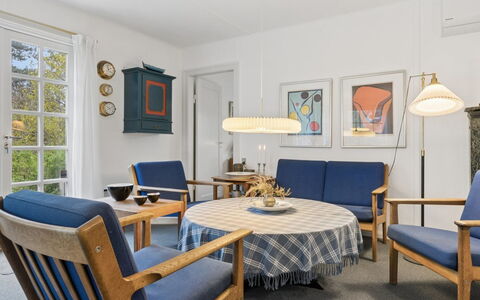 Dalia - 850M from the Sea: Möbel, Interior Design, Flooring, Holz, Stuhl, Fussboden, Couch, Tabelle, Decke, Wohnzimmer