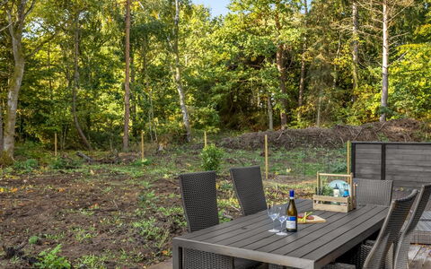 Mavis - 1.6Km from the Sea: Möbel, Gartenmöbel, Tisch Im Freien, Stuhl, Garten, Hartholz, Küche & Esszimmer Tisch, Natürliches Material, Schatten, Hinterhof