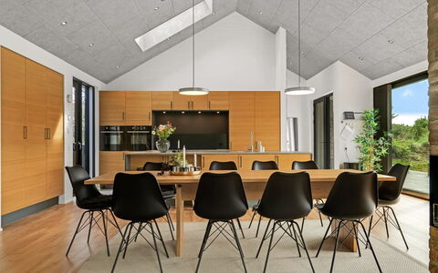 Uschi - 1Km from the Sea: Möbel, Flooring, Interior Design, Holz, Stuhl, Küche & Esszimmer Tisch, Fussboden, Decke, Esszimmer, Beleuchtung