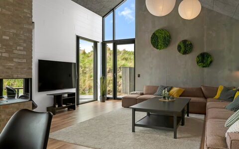 Uschi - 1Km from the Sea: Interior Design, Möbel, Flooring, Wand, Couch, Decke, Fussboden, Wohnzimmer, Light Fixture, Beleuchtung