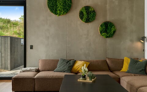 Uschi - 1Km from the Sea: Möbel, Wand, Interior Design, Holz, Flooring, Couch, Fussboden, Tabelle, Zuhause, Wohnzimmer