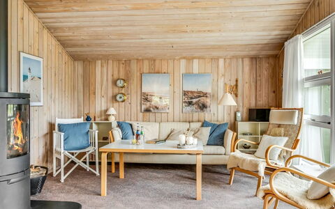 Jürgen - 2.5Km from the Sea: Möbel, Interior Design, Flooring, Fussboden, Holz, Holzboden, Decke, Wohnzimmer, Zimmer, Stuhl