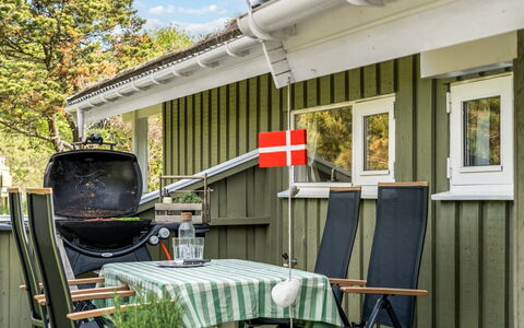 Jürgen - 2.5Km from the Sea: Möbel, Gartenmöbel, Stuhl, Garten, Tisch Im Freien, Hinterhof, Garten, Schatten, Rasen, Terrasse