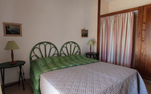 Villa Vignola: Möbel, Bett, Interior Design, Schlafzimmer, Fussboden, Flooring, Bettdecke, Bedding, Holz, Linens