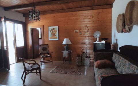Baita Vignola: Möbel, Flooring, Holz, Fussboden, Interior Design, Decke, Zimmer, Beleuchtung, Hartholz, Wohnzimmer