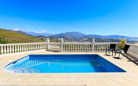 Magdalena: Schwimmbad, Blau, Resort, Verbundwerkstoff, Eco Hotel, Gebirge, Freizeit, Estate, Villa, Gartenmöbel