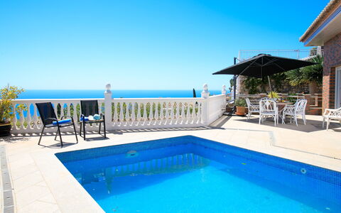 Magdalena: Schwimmbad, Blau, Resort, Freizeit, Gartenmöbel, Eco Hotel, Balkon, Urlaub, Villa, Estate