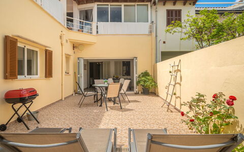 Vila Ca S'Hermano: Möbel, Strauch, Garten, Gartenmöbel, Schatten, Tisch Im Freien, Stuhl, Terrasse, Hinterhof, Garten