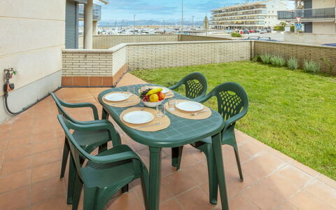 Balco del Port Ii: Möbel, Strauch, Garten, Gartenmöbel, Schatten, Tisch Im Freien, Stuhl, Terrasse, Hinterhof, Garten