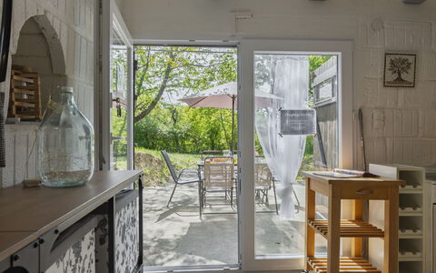 Öreghegy Kis Ház: Möbel, Strauch, Garten, Gartenmöbel, Schatten, Tisch Im Freien, Stuhl, Terrasse, Hinterhof, Garten