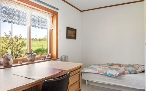 Extorp: Möbel, Interior Design, Holz, Flooring, Fussboden, Schlafzimmer, Bett, Zimmer, Beleuchtung, Bettdecke