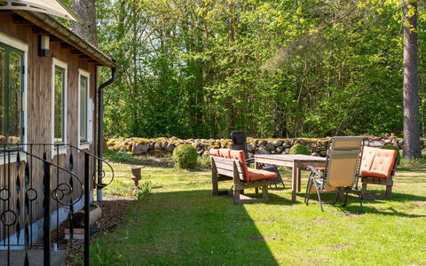 Extorp: Möbel, Garten, Hütte, Frühling, Hinterhof, Gartenmöbel, Stuhl, Wald, Garten, Rasen