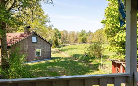 Extorp: Gras, Baum, Grün, Blatt, Holz, Haus, Hütte, Strauch, Zuhause, Ländliches Gebiet