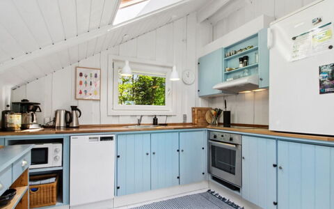 Ilwith - 28Km from the Sea: Küche, Küchengerät, Countertop, Holz, Interior Design, Major Appliance, Decke, Cabinetry, Möbel, Flooring