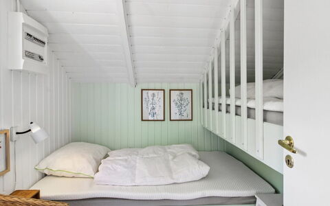 Ilwith - 28Km from the Sea: Schlafzimmer, Bett, Interior Design, Holz, Fussboden, Decke, Flooring, Möbel, Bedding, Bettdecke