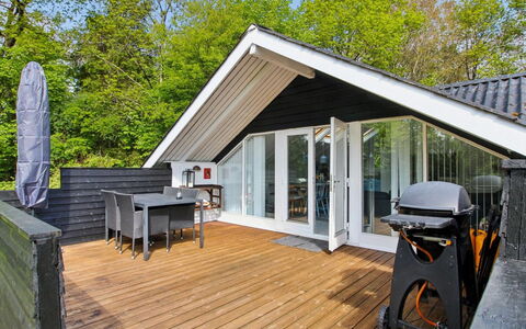 Ilwith - 28Km from the Sea: Holz, Schatten, Hartholz, Planke, Deck, Resort, Eco Hotel, Stuhl, Gartenmöbel, Veranda