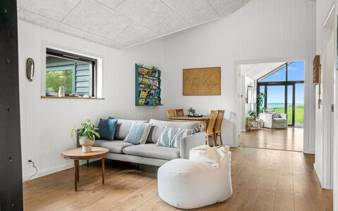 Gerlind - 75M to the Fjord: Holz, Flooring, Fussboden, Interior Design, Decke, Holzboden, Wohnzimmer, Hartholz, Planke, Holzbeize