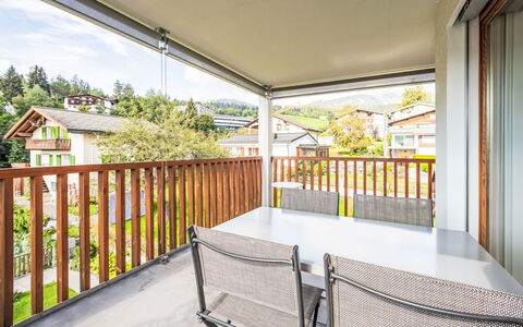 Flims 800: Veranda, Schatten, Eco Hotel, Stuhl, Balkon, Gartenmöbel, Zimmerpflanze, Deck, Blumentopf, Holzbeize