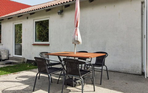 Tessa - 19Km from the Sea: Möbel, Interior Design, Holz, Decke, Flooring, Fussboden, Holzboden, Küche & Esszimmer Tisch, Tabelle, Light Fixture