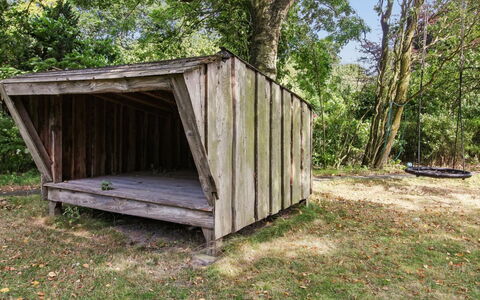 Tessa - 19Km from the Sea: Möbel, Interior Design, Holz, Decke, Flooring, Fussboden, Holzboden, Küche & Esszimmer Tisch, Tabelle, Light Fixture