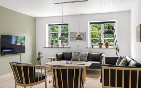 Falka - 30Km from the Sea: Möbel, Interior Design, Flooring, Holz, Fussboden, Tabelle, Zuhause, Holzboden, Beleuchtung, Wohnzimmer